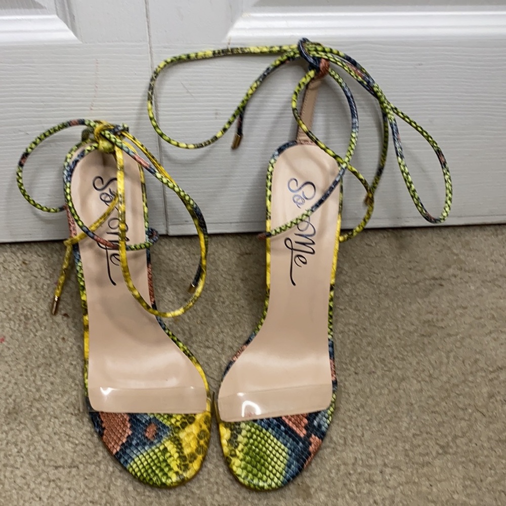 Snake print heels 🔥🔥